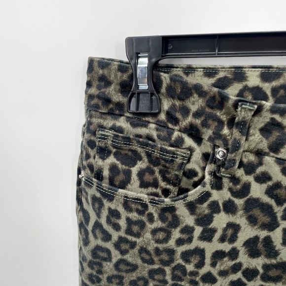 GOOD AMERICAN NWT Good Waist Crop in Sage Leopard Animal Print // 14 - Picture 7 of 11